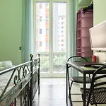 Napoli Central Green Suite With Garden View