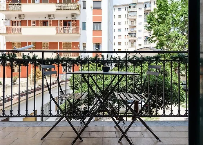 Napoli Central Green Suite With Garden View