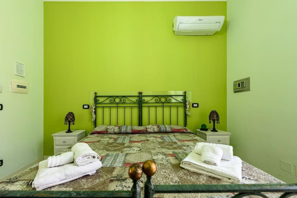Central Green With Garden View Apartment Naples
