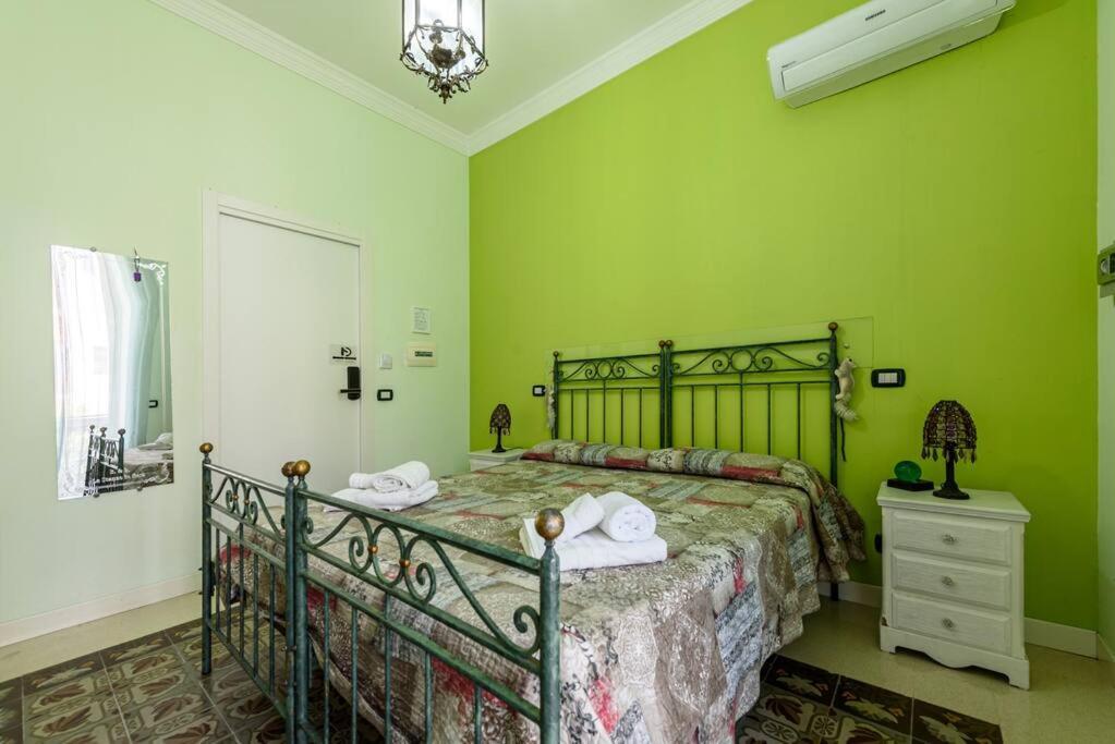 Central Green With Garden View Apartment Naples